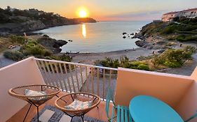 AZUR-Les pieds dans l'eau-Vue sur Mer et Clocher de Collioure en toile de fond - WIFI FIBRE- PARKING Couvert